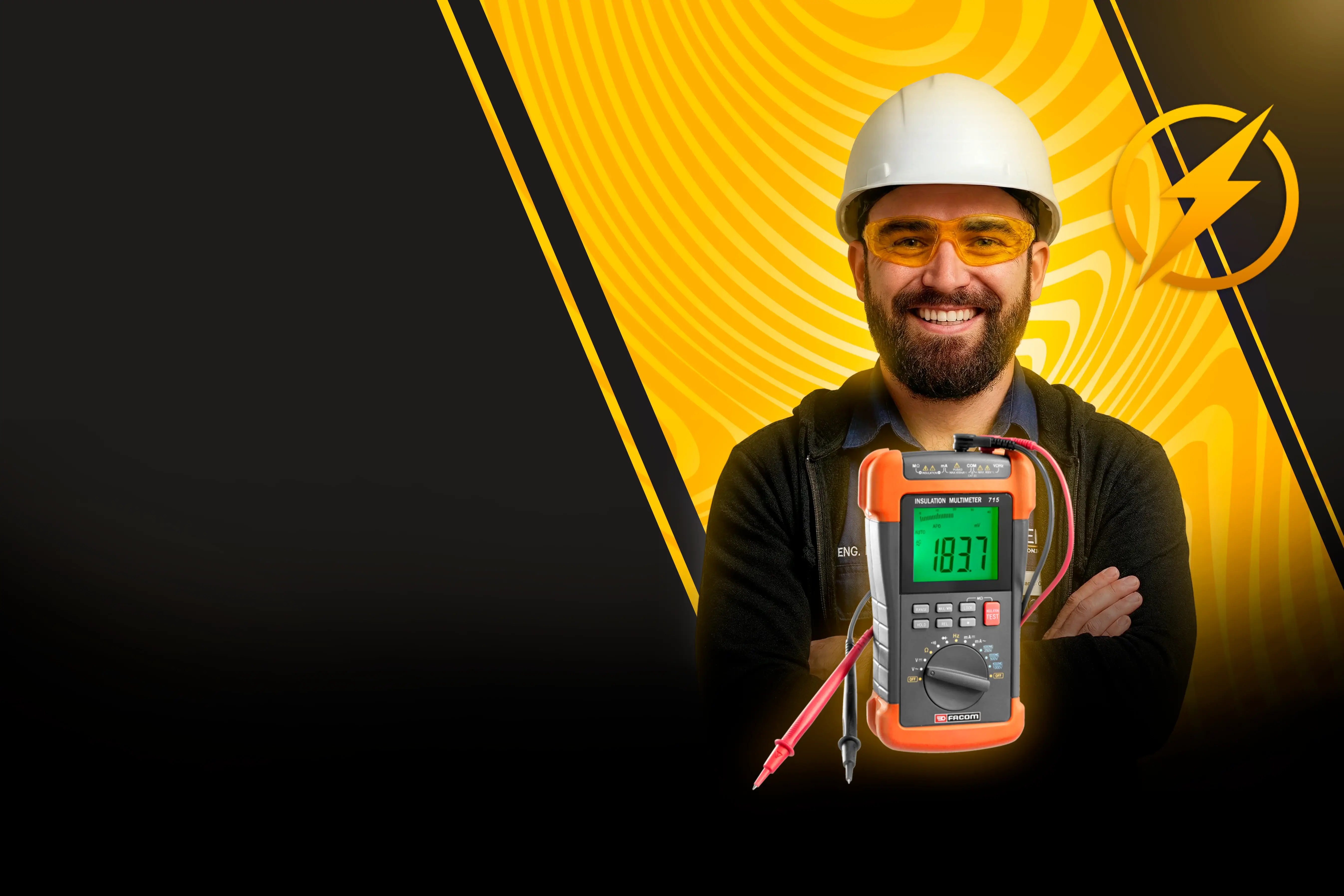 Eletricista profissional realizando instalação elétrica com ferramentas